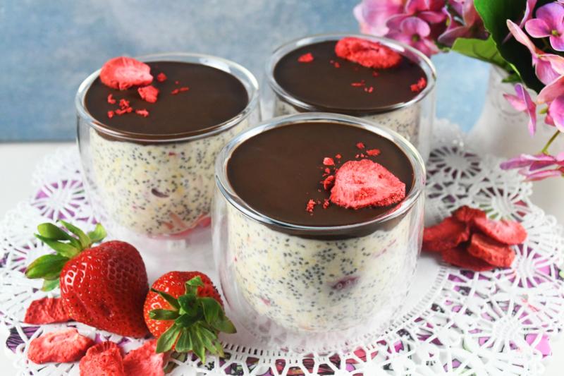 Dark Chocolate Strawberry Overnight Oats